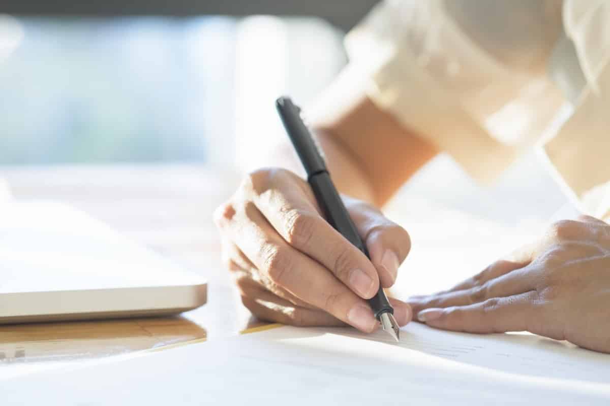 Jak napisać pozew? Jakie są obowiązkowe i dodatkowe elementy pozwu?
