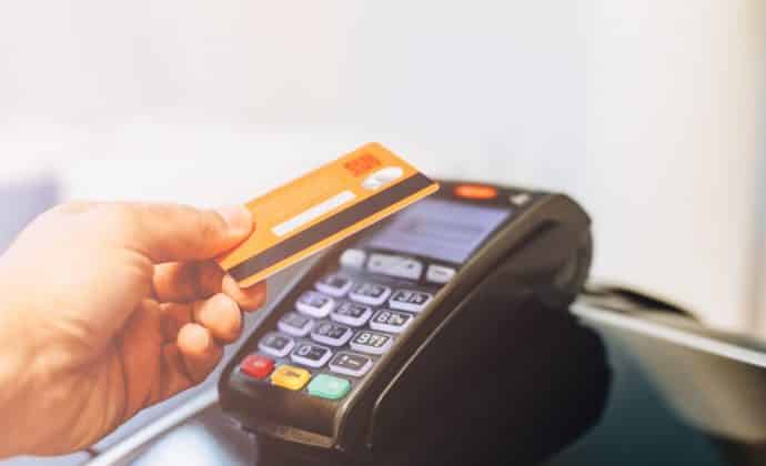 Płatność kartą, blikiem – jakie metody płatności powinna umożliwić kancelaria prawna
