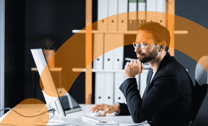 A lawyer working on a computer_Amberlo blog image